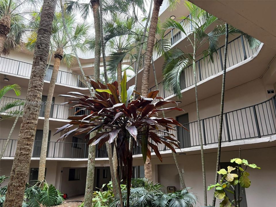 For Rent: $2,100 (2 beds, 2 baths, 965 Square Feet)