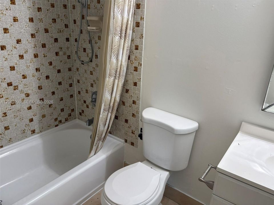 For Rent: $2,100 (2 beds, 2 baths, 965 Square Feet)