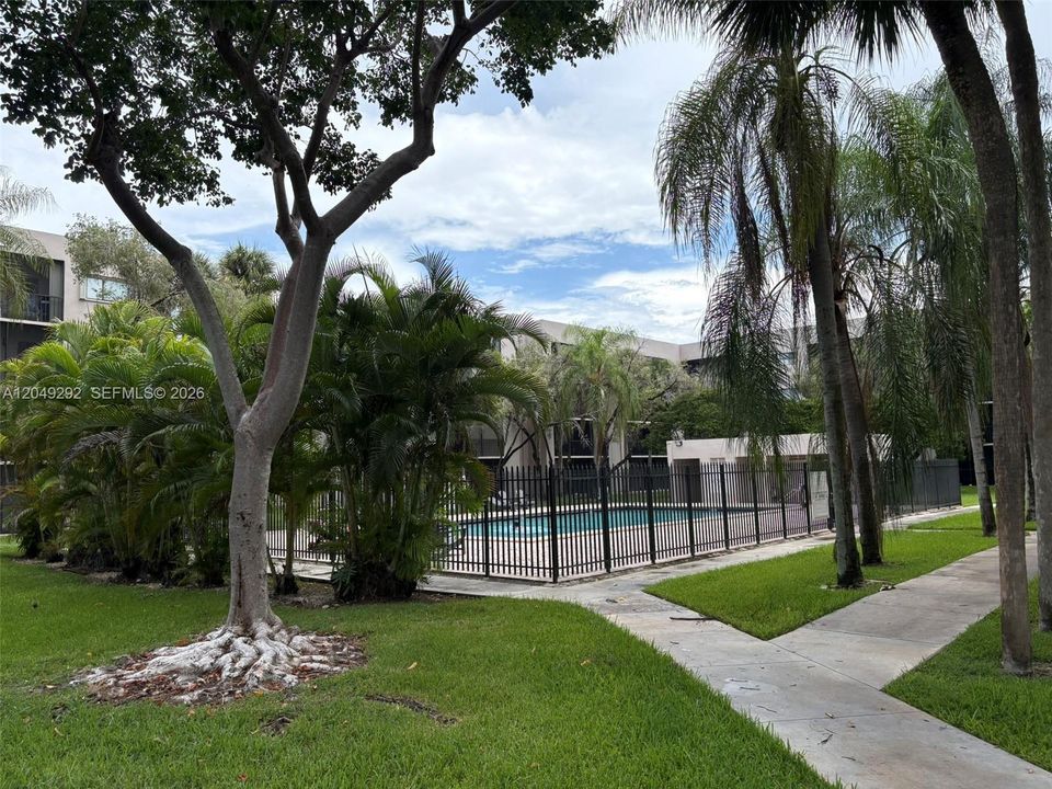 For Rent: $2,100 (2 beds, 2 baths, 965 Square Feet)