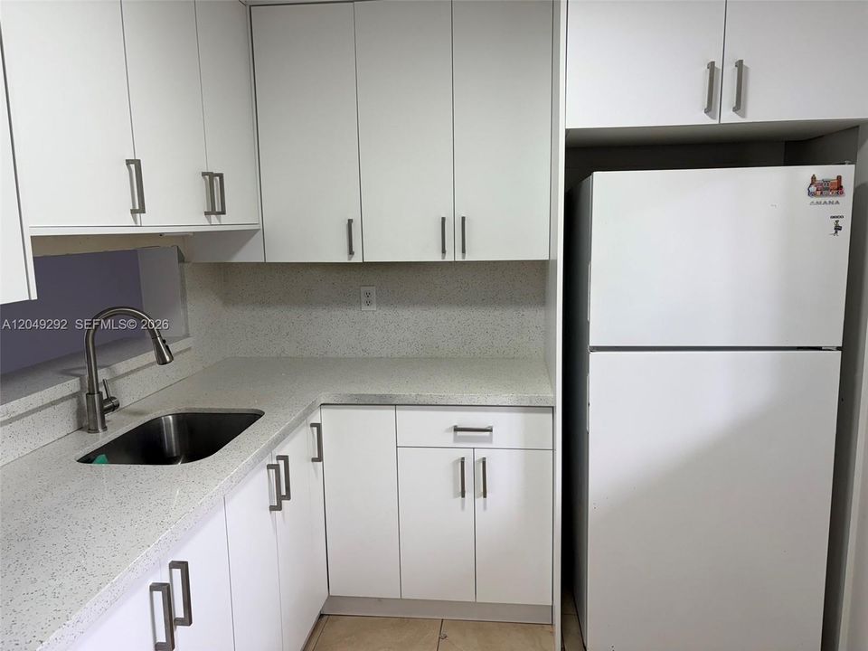 For Rent: $2,100 (2 beds, 2 baths, 965 Square Feet)