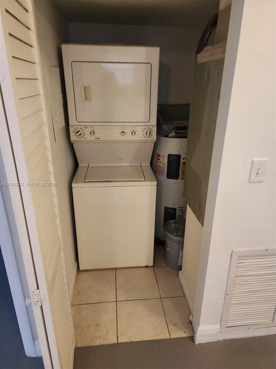 For Rent: $2,000 (3 beds, 2 baths, 1056 Square Feet)
