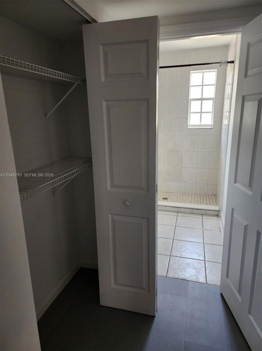 For Rent: $2,000 (3 beds, 2 baths, 1056 Square Feet)