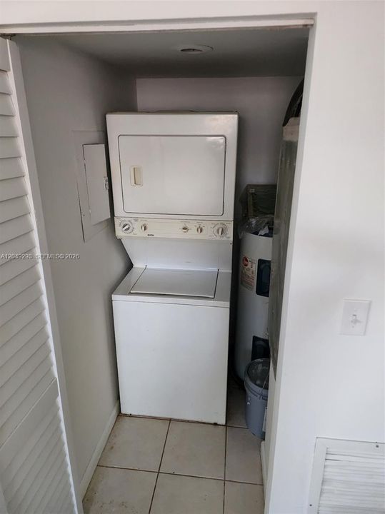 For Rent: $2,000 (3 beds, 2 baths, 1056 Square Feet)