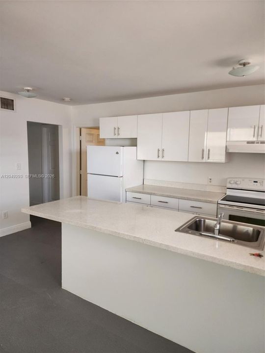 For Rent: $2,000 (3 beds, 2 baths, 1056 Square Feet)