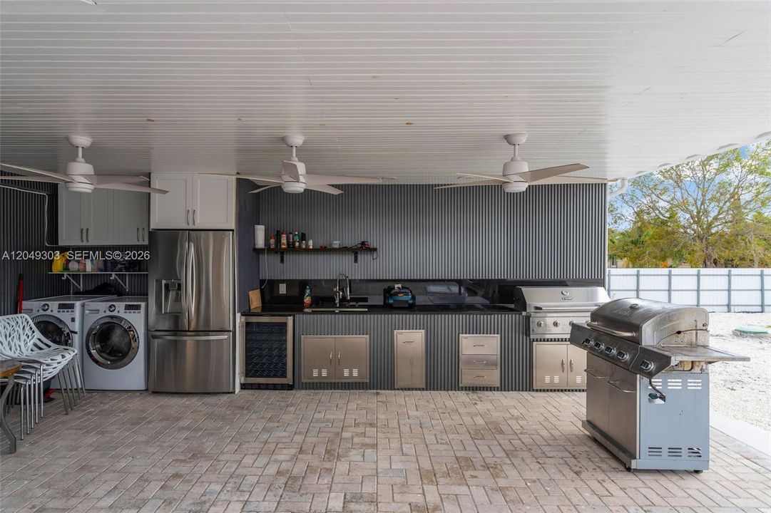 For Sale: $765,000 (3 beds, 3 baths, 1696 Square Feet)