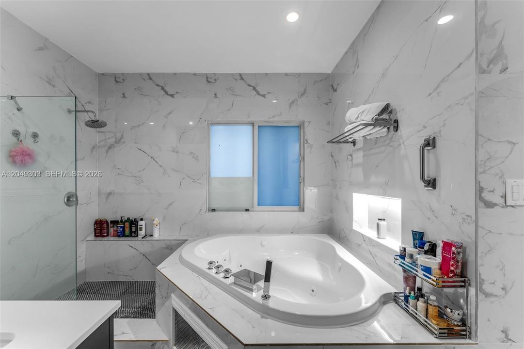 For Sale: $765,000 (3 beds, 3 baths, 1696 Square Feet)