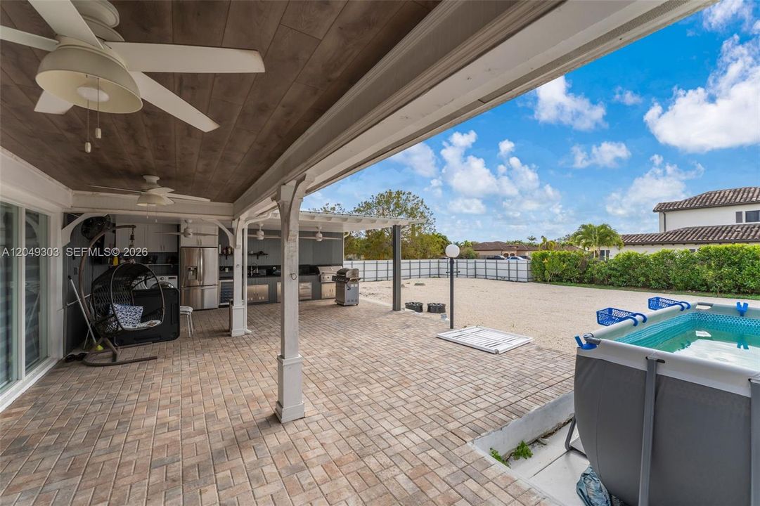 For Sale: $765,000 (3 beds, 3 baths, 1696 Square Feet)