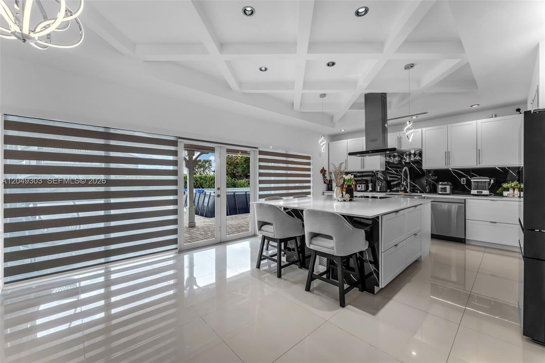 For Sale: $765,000 (3 beds, 3 baths, 1696 Square Feet)