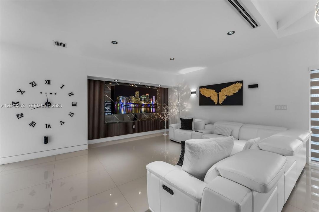 For Sale: $765,000 (3 beds, 3 baths, 1696 Square Feet)