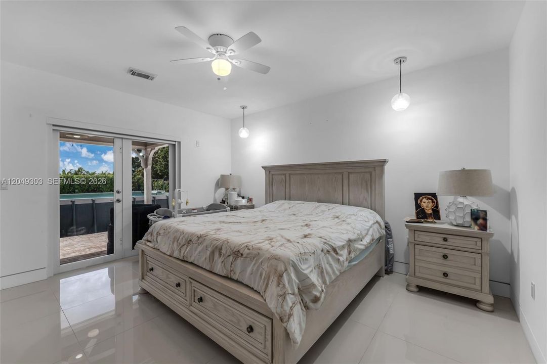 For Sale: $765,000 (3 beds, 3 baths, 1696 Square Feet)