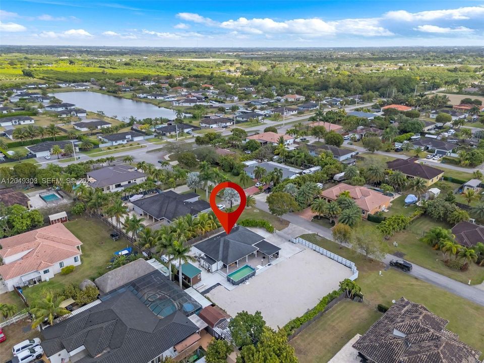 For Sale: $765,000 (3 beds, 3 baths, 1696 Square Feet)