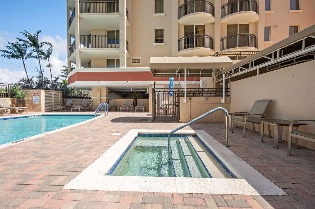 29-web-or-mls-2001-n-ocean-blvd-304