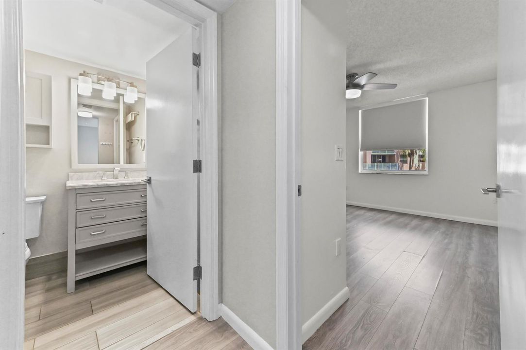 15 Bathroom 02