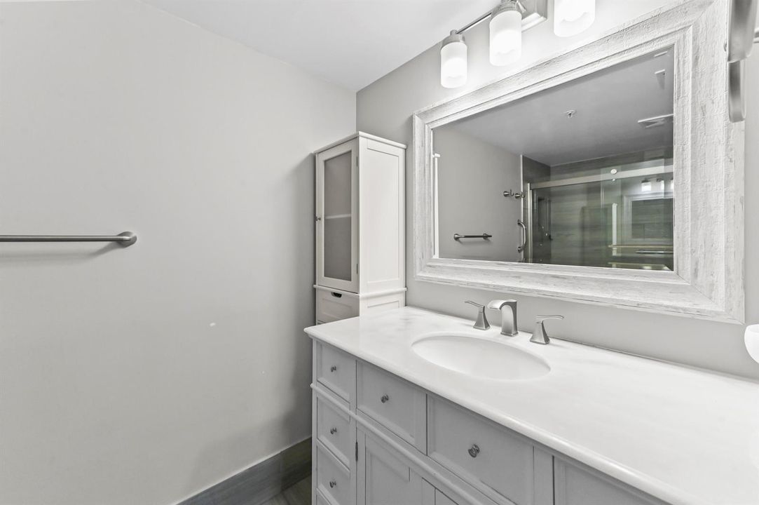 21 Bathroom 03