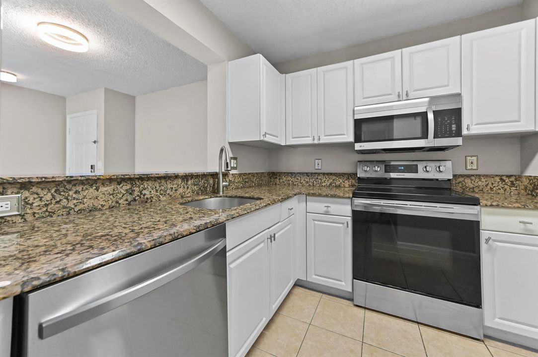 11 Kitchen 01