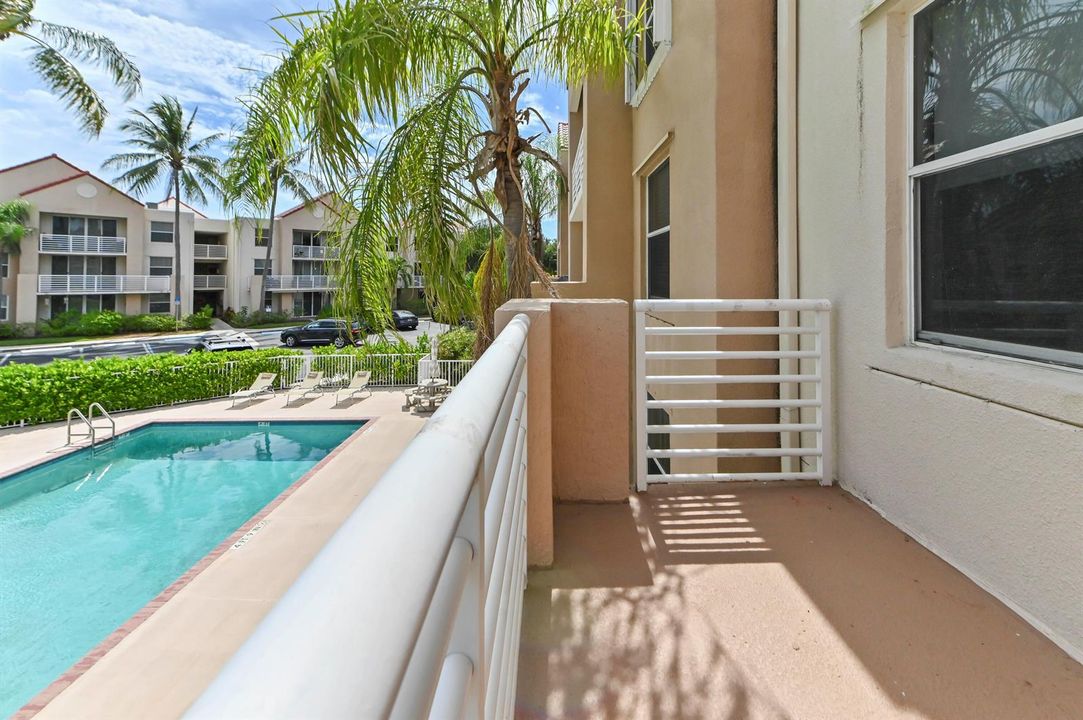 26 Balcony 03