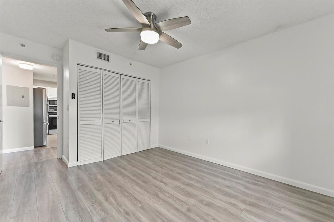 17 Bedroom 02