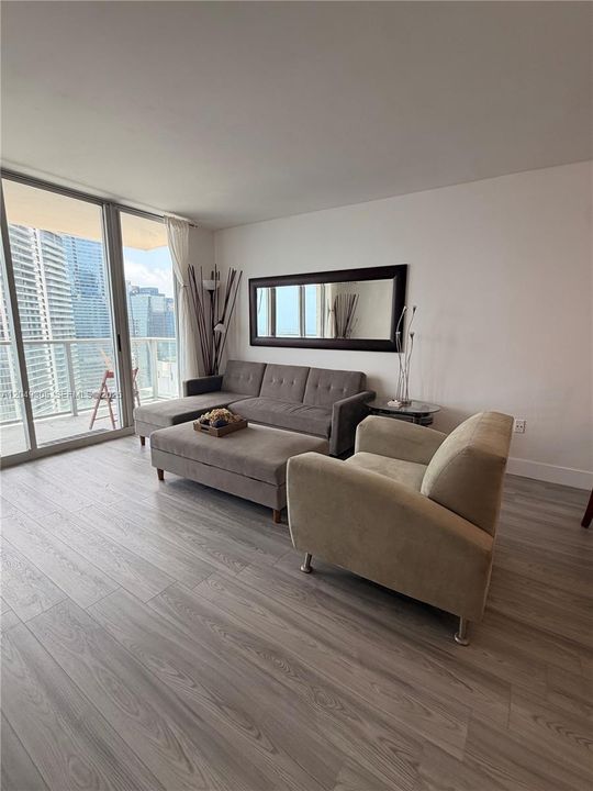 For Rent: $3,500 (1 beds, 1 baths, 760 Square Feet)