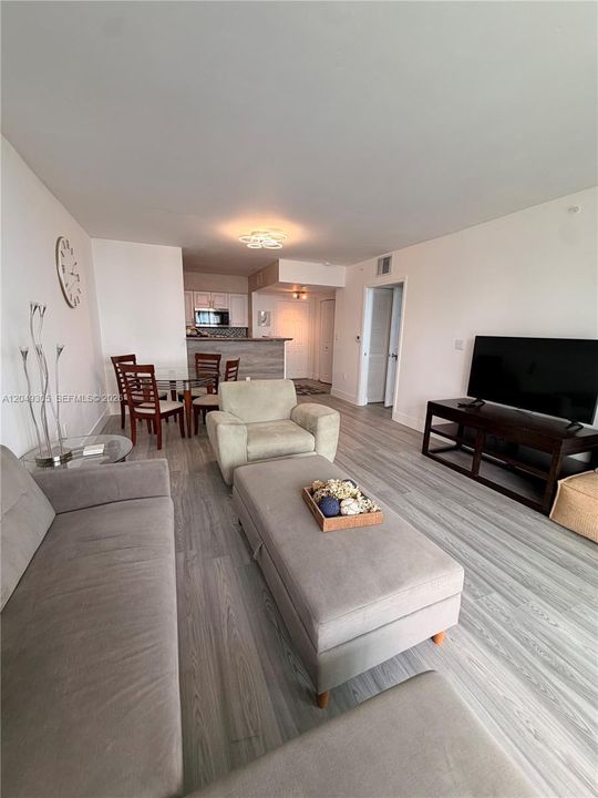For Rent: $3,500 (1 beds, 1 baths, 760 Square Feet)