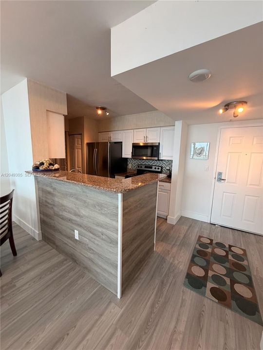 For Rent: $3,500 (1 beds, 1 baths, 760 Square Feet)