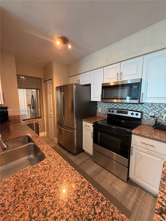 For Rent: $3,500 (1 beds, 1 baths, 760 Square Feet)