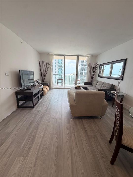 For Rent: $3,500 (1 beds, 1 baths, 760 Square Feet)