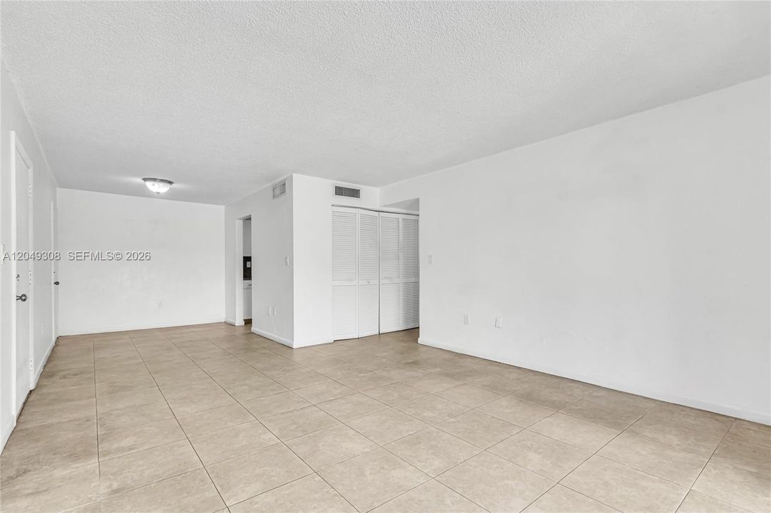 На продажу: $287,000 (2 спален, 2 ванн, 918 Квадратных фут)