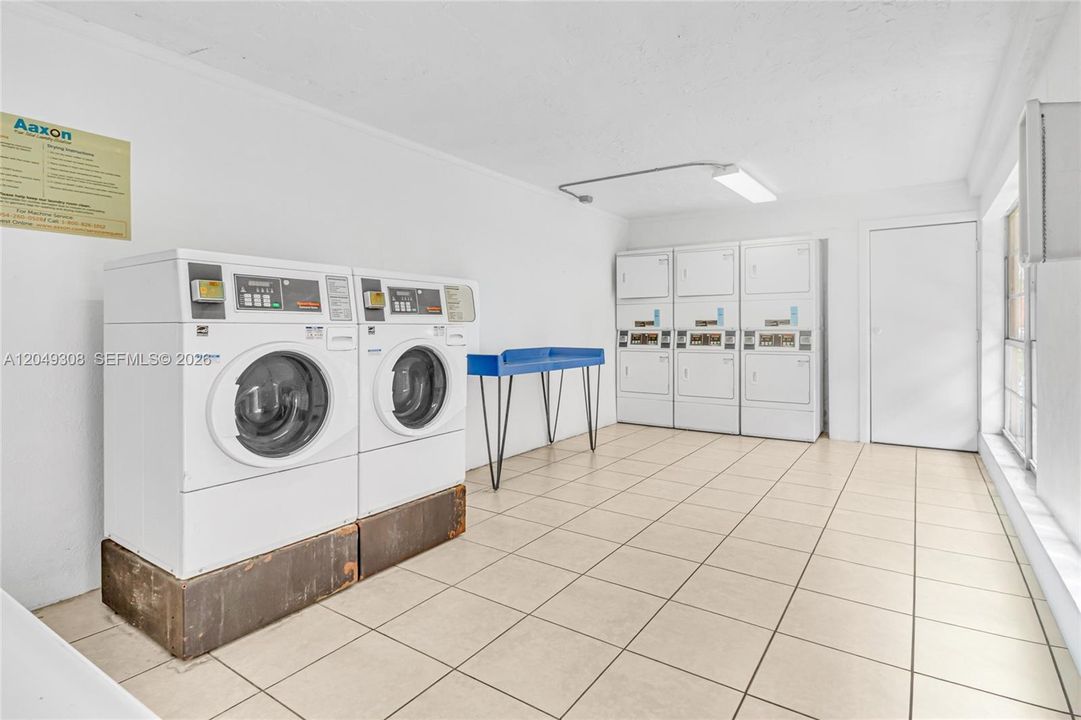 На продажу: $287,000 (2 спален, 2 ванн, 918 Квадратных фут)