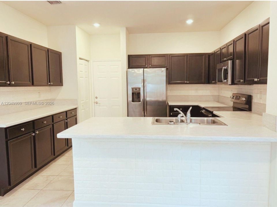 For Rent: $3,000 (3 beds, 2 baths, 2115 Square Feet)