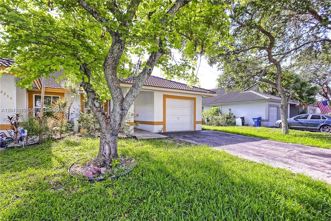 For Rent: $3,400 (3 beds, 2 baths, 1298 Square Feet)
