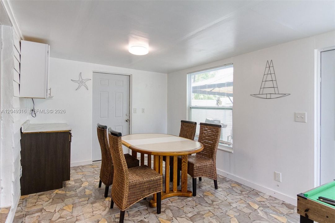 For Rent: $4,950 (3 beds, 2 baths, 1409 Square Feet)