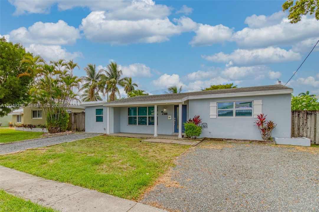 For Rent: $4,950 (3 beds, 2 baths, 1409 Square Feet)