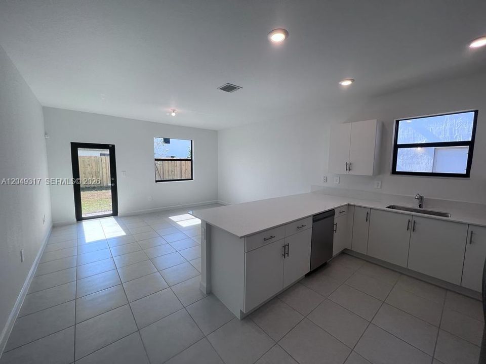 For Rent: $3,700 (4 beds, 3 baths, 1827 Square Feet)