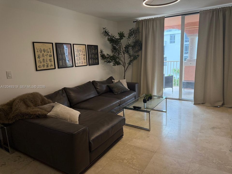 En Venta: $635,900 (3 camas, 2 baños, 1320 Pies cuadrados)