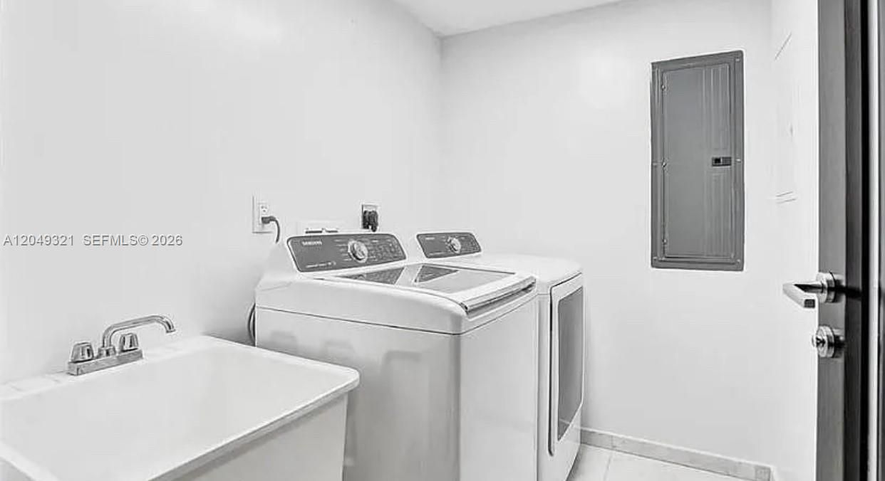 For Sale: $1,350,000 (3 beds, 3 baths, 2115 Square Feet)