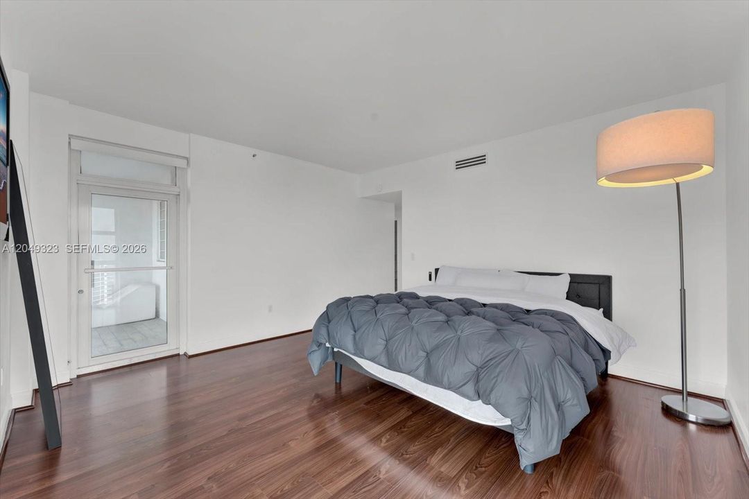 For Rent: $9,500 (2 beds, 2 baths, 1250 Square Feet)