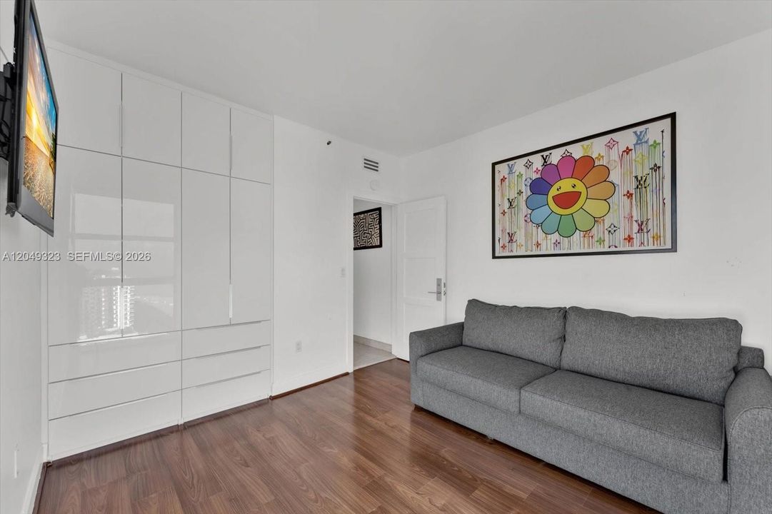 For Rent: $9,500 (2 beds, 2 baths, 1250 Square Feet)