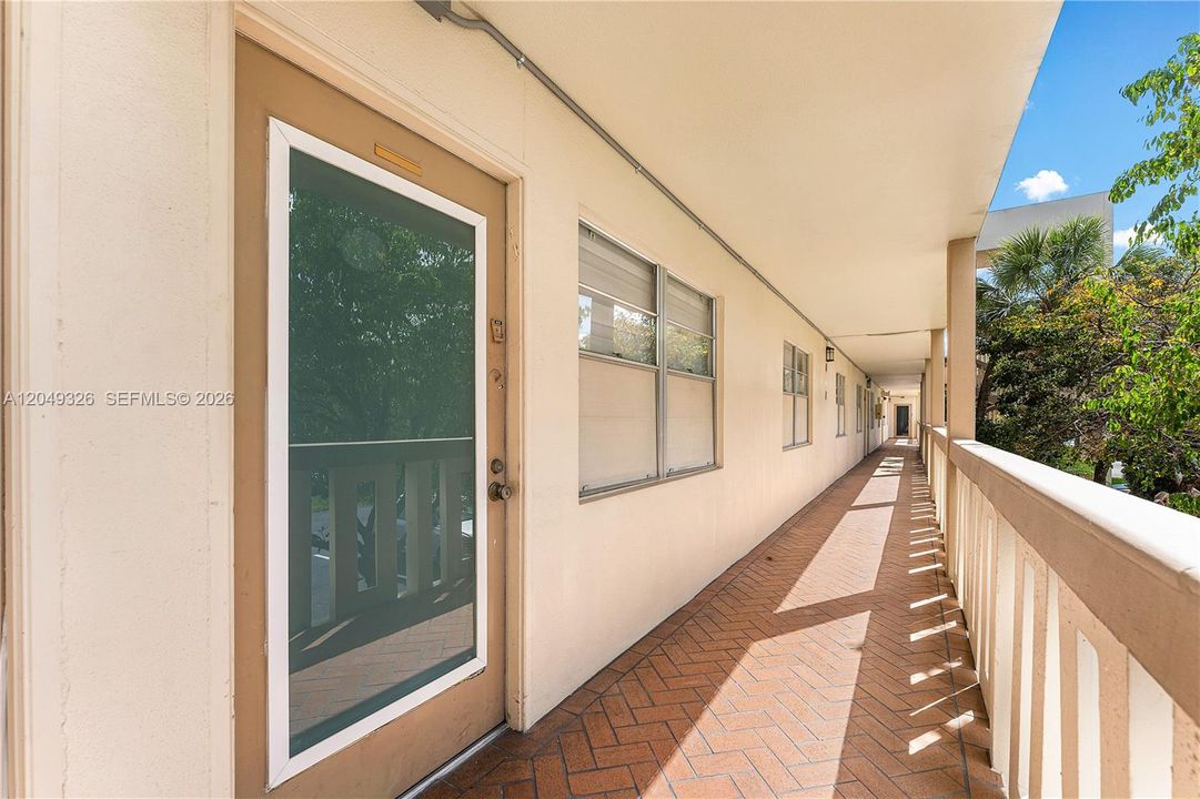 For Sale: $172,000 (2 beds, 2 baths, 1156 Square Feet)