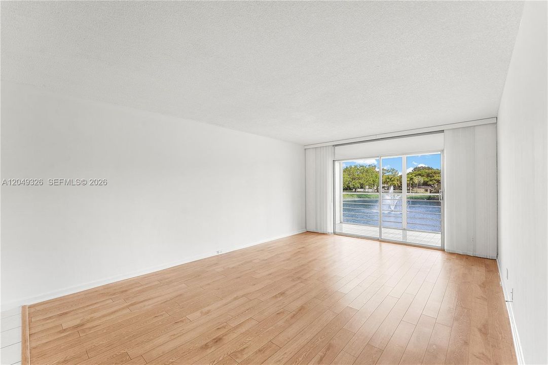 For Sale: $172,000 (2 beds, 2 baths, 1156 Square Feet)