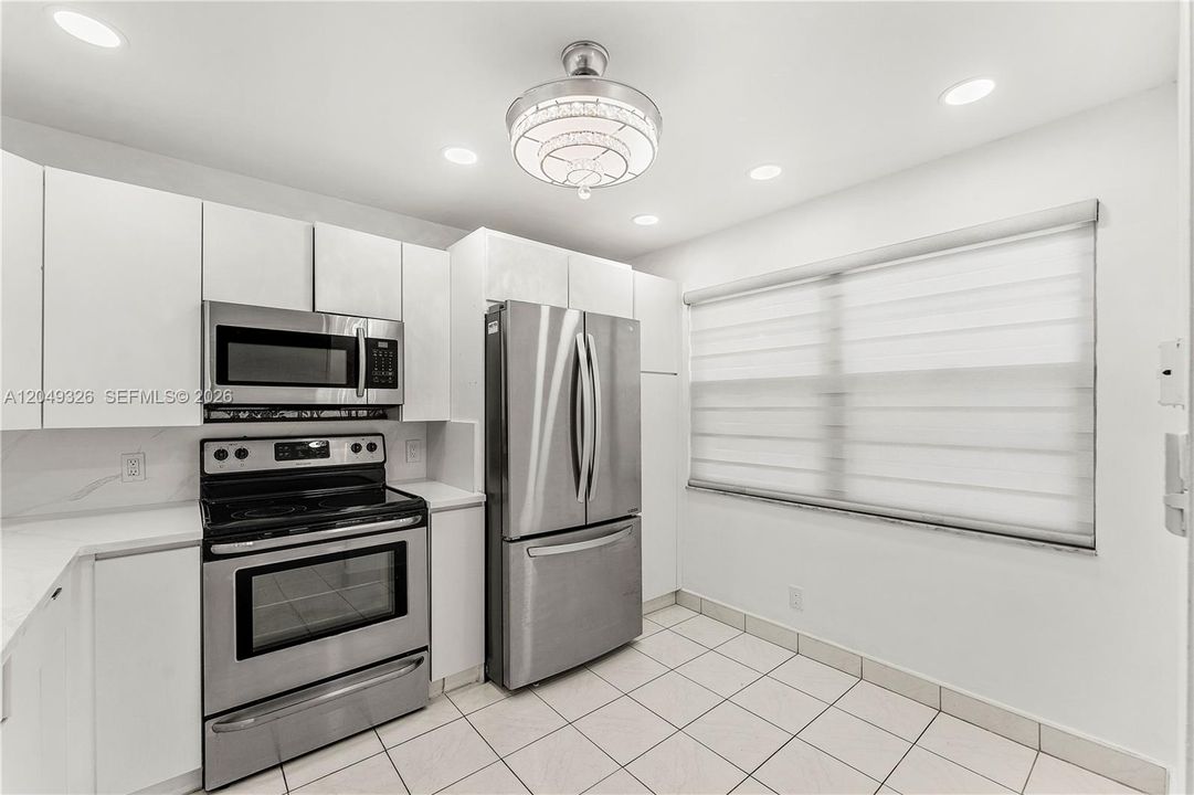 For Sale: $172,000 (2 beds, 2 baths, 1156 Square Feet)