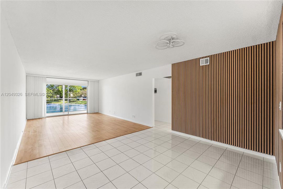 For Sale: $172,000 (2 beds, 2 baths, 1156 Square Feet)