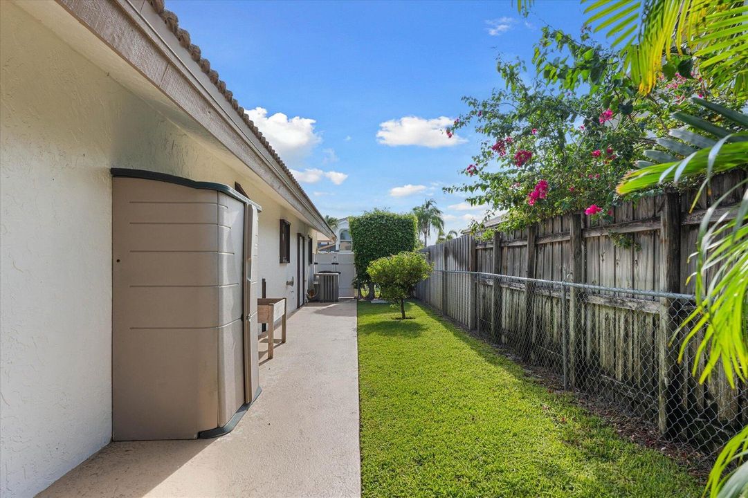 Immaculate Side Yard
