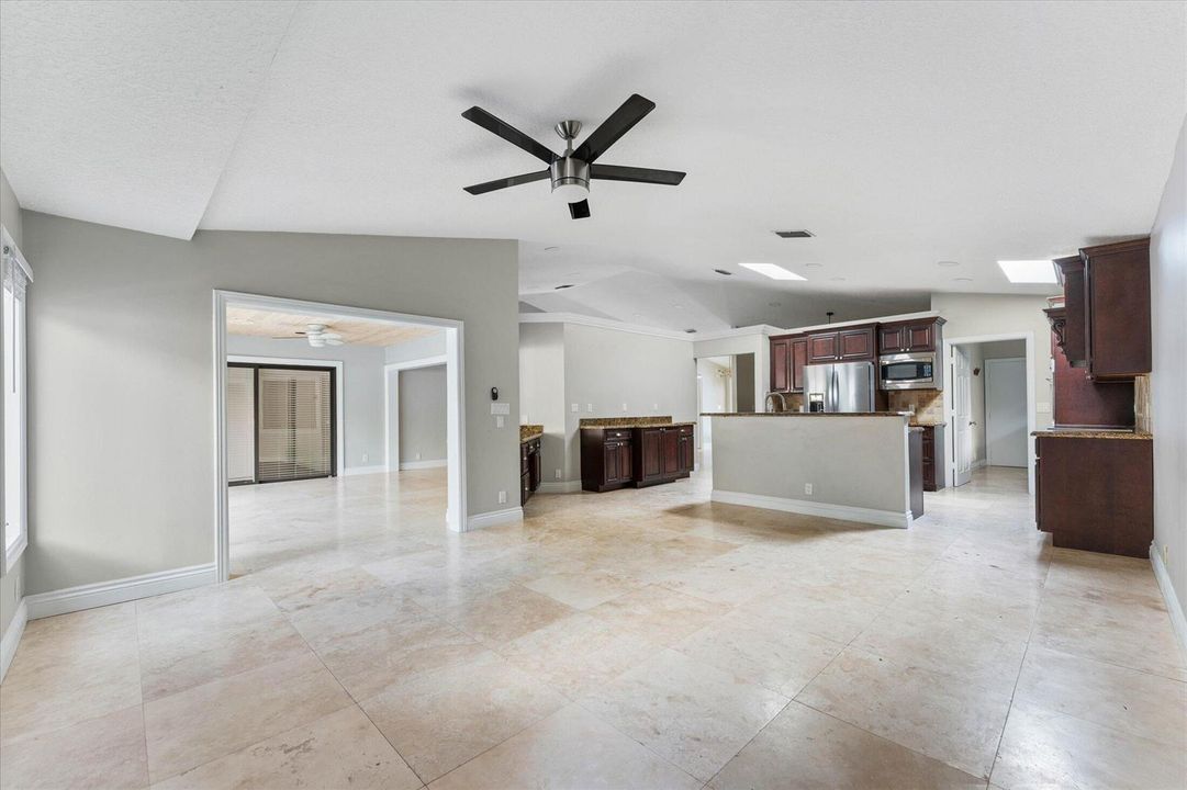 Family/Kitchen