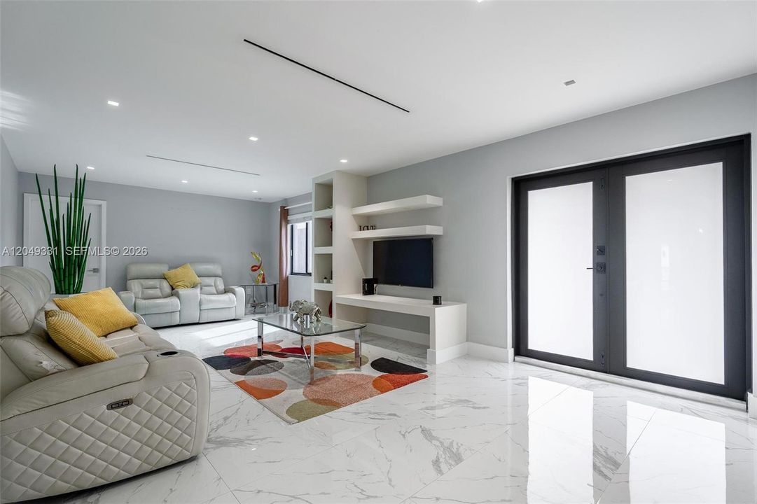 En Venta: $1,045,000 (4 camas, 4 baños, 3295 Pies cuadrados)