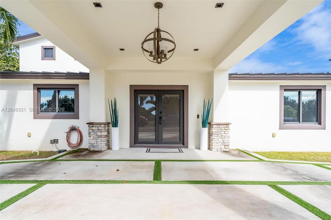 En Venta: $1,045,000 (4 camas, 4 baños, 3295 Pies cuadrados)