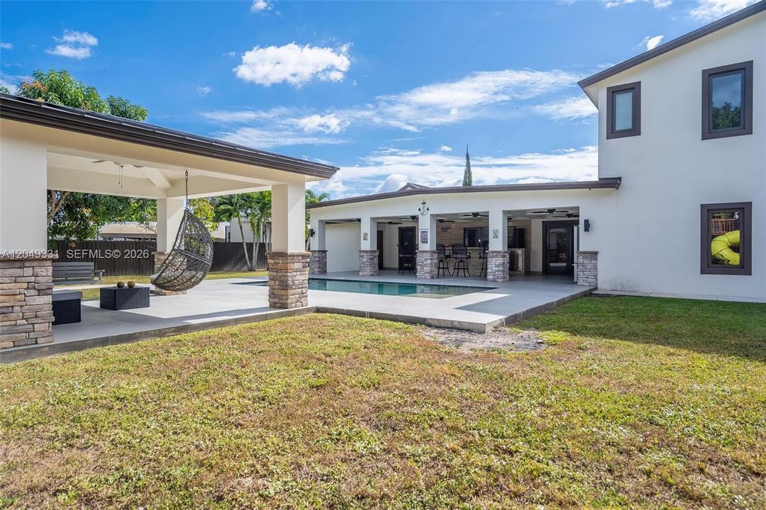 En Venta: $1,045,000 (4 camas, 4 baños, 3295 Pies cuadrados)