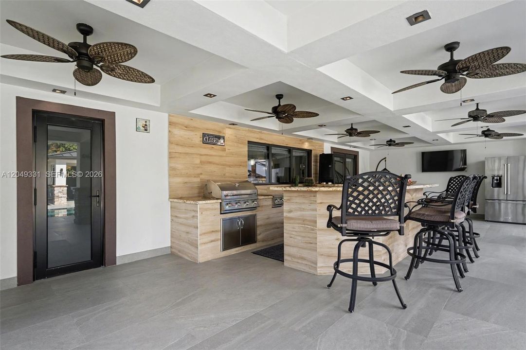 En Venta: $1,045,000 (4 camas, 4 baños, 3295 Pies cuadrados)