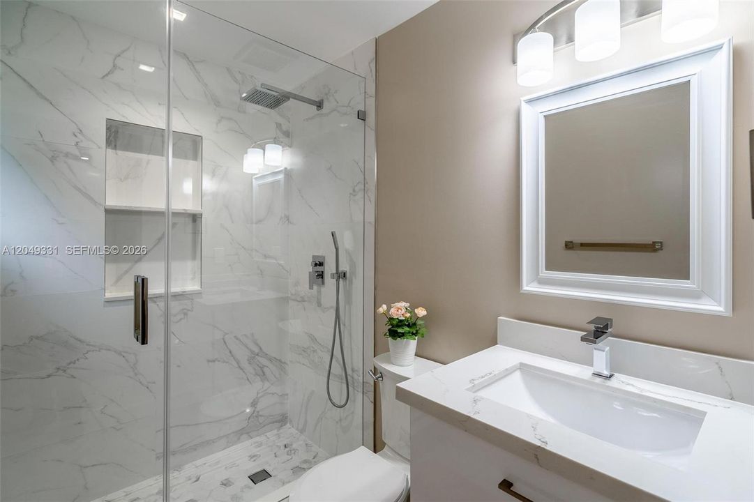 En Venta: $1,045,000 (4 camas, 4 baños, 3295 Pies cuadrados)