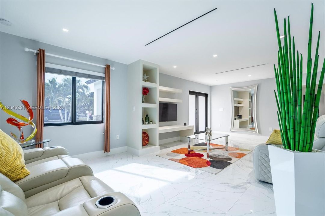 En Venta: $1,045,000 (4 camas, 4 baños, 3295 Pies cuadrados)