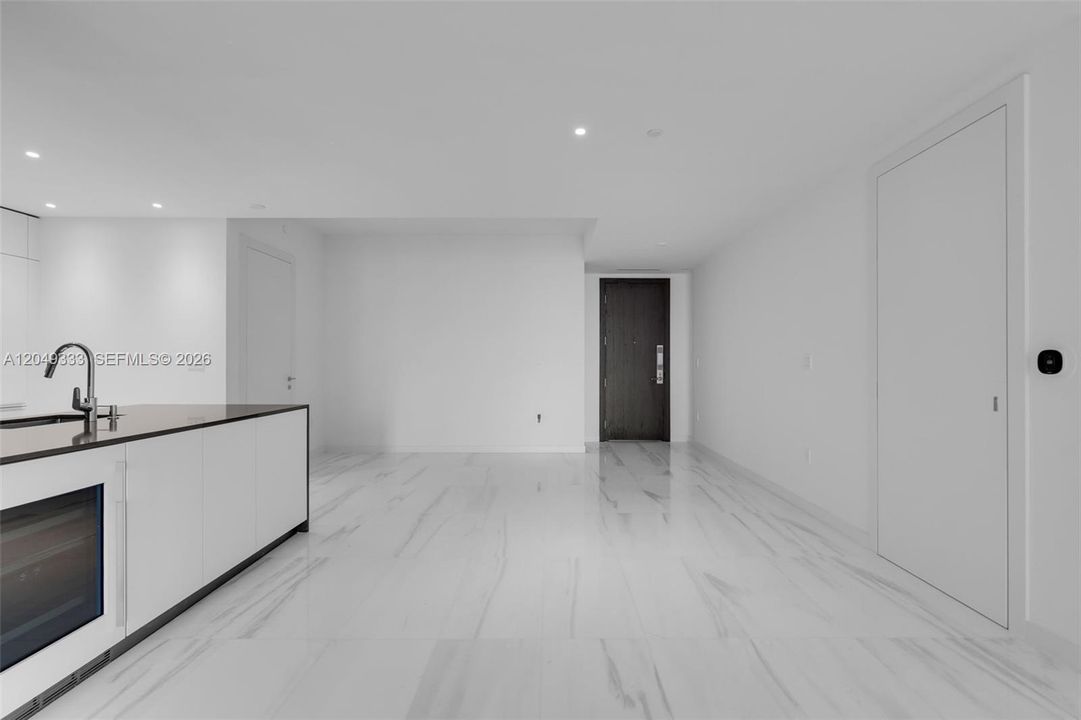 For Sale: $1,699,000 (2 beds, 2 baths, 1437 Square Feet)